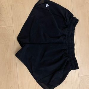 lululemon hotty hot shorts 2.5 size 2